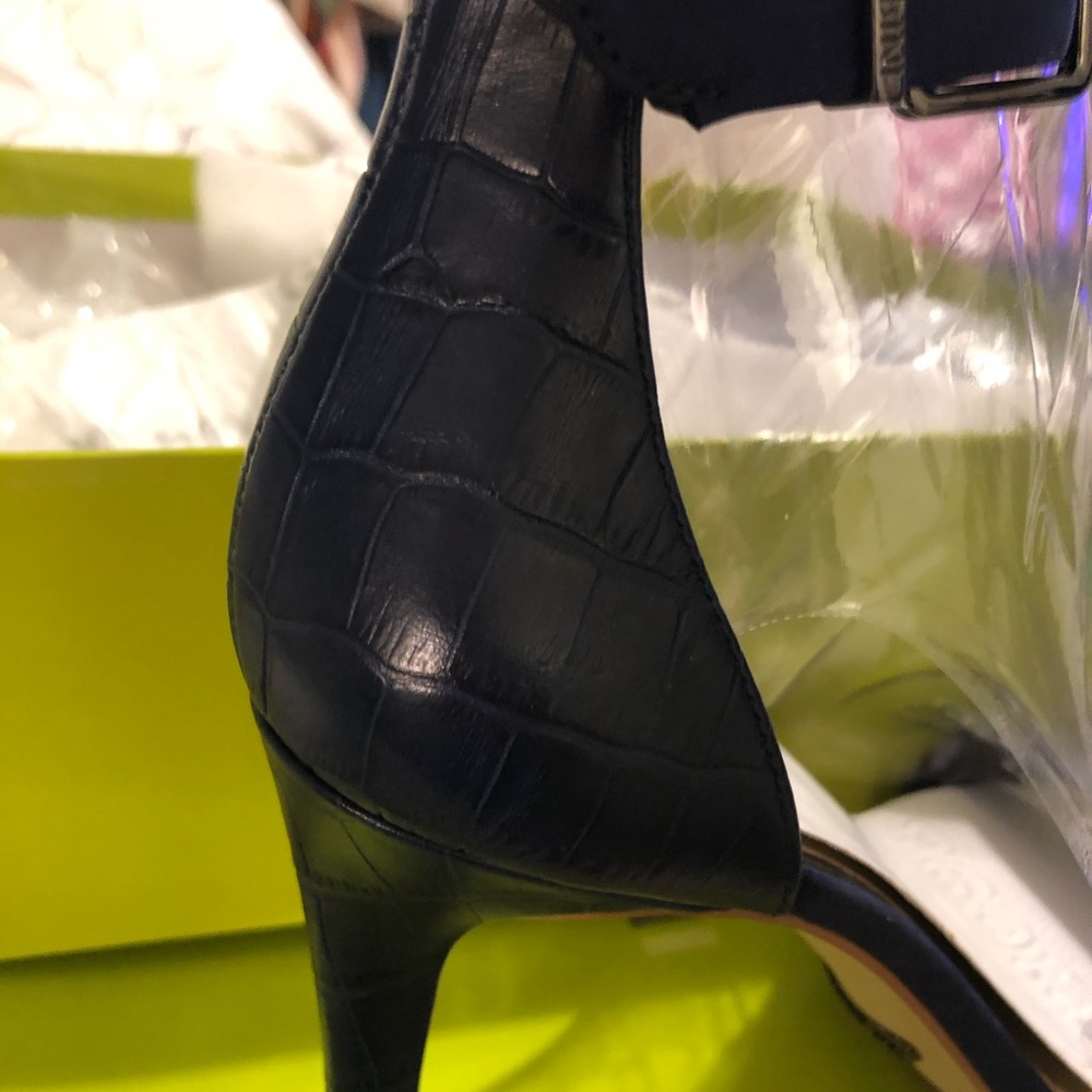 Gianni Bini Navy heels - Picture 5 of 5